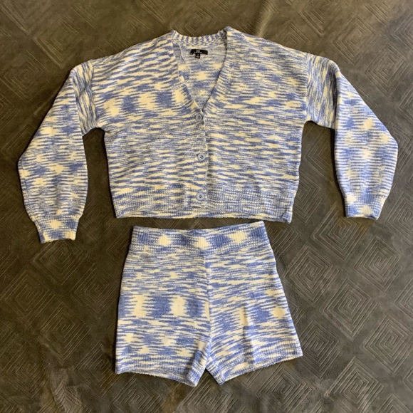 ‼️Last chance by Feb 5‼️ Lounge Sweater & Shorts Set - Picture 2 of 7